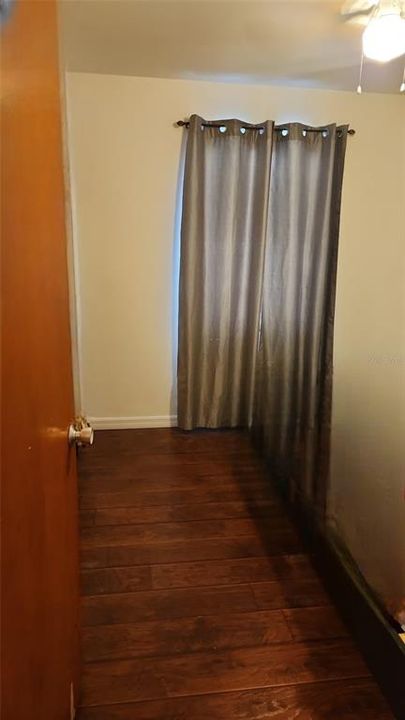 合同活跃: $290,000 (3 贝兹, 1 浴室, 1050 平方英尺)