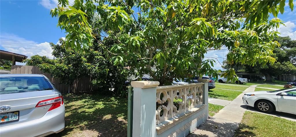 合同活跃: $290,000 (3 贝兹, 1 浴室, 1050 平方英尺)