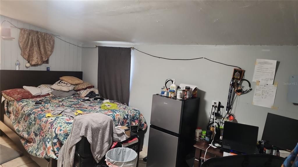 合同活跃: $290,000 (3 贝兹, 1 浴室, 1050 平方英尺)