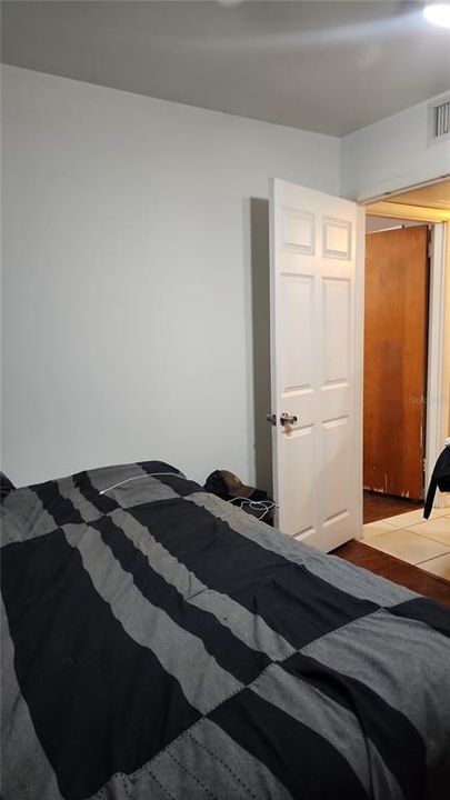 合同活跃: $290,000 (3 贝兹, 1 浴室, 1050 平方英尺)