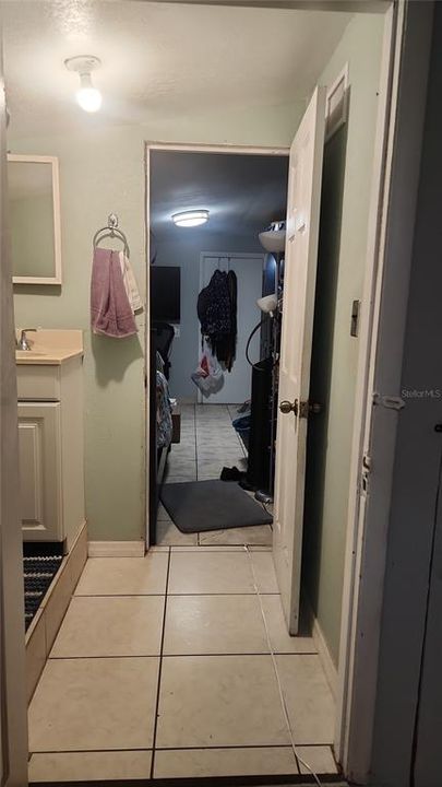 合同活跃: $290,000 (3 贝兹, 1 浴室, 1050 平方英尺)