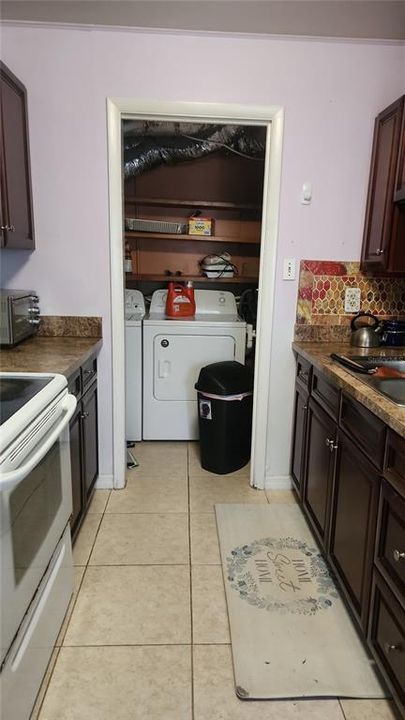 合同活跃: $290,000 (3 贝兹, 1 浴室, 1050 平方英尺)