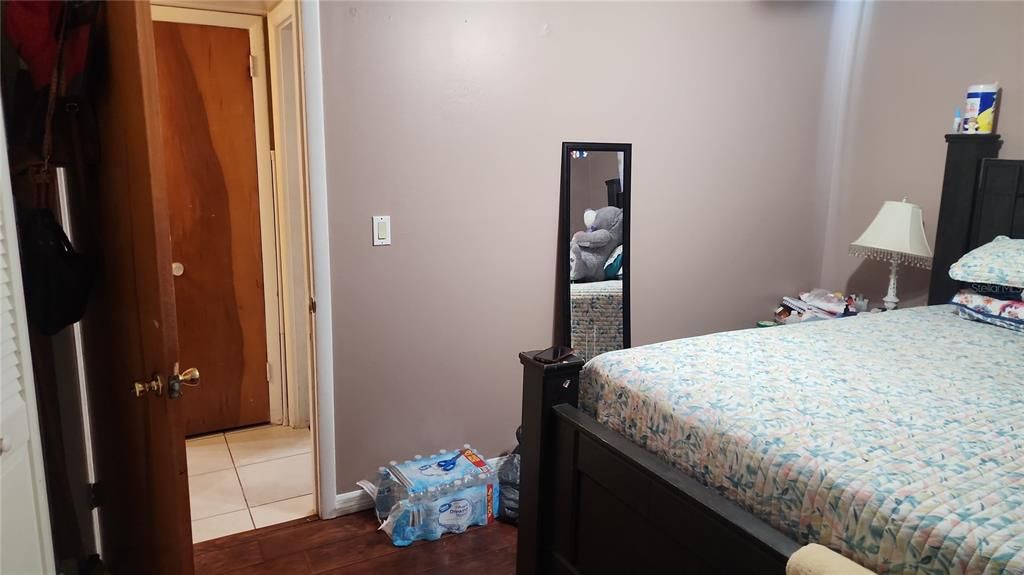 合同活跃: $290,000 (3 贝兹, 1 浴室, 1050 平方英尺)