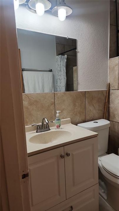 合同活跃: $290,000 (3 贝兹, 1 浴室, 1050 平方英尺)