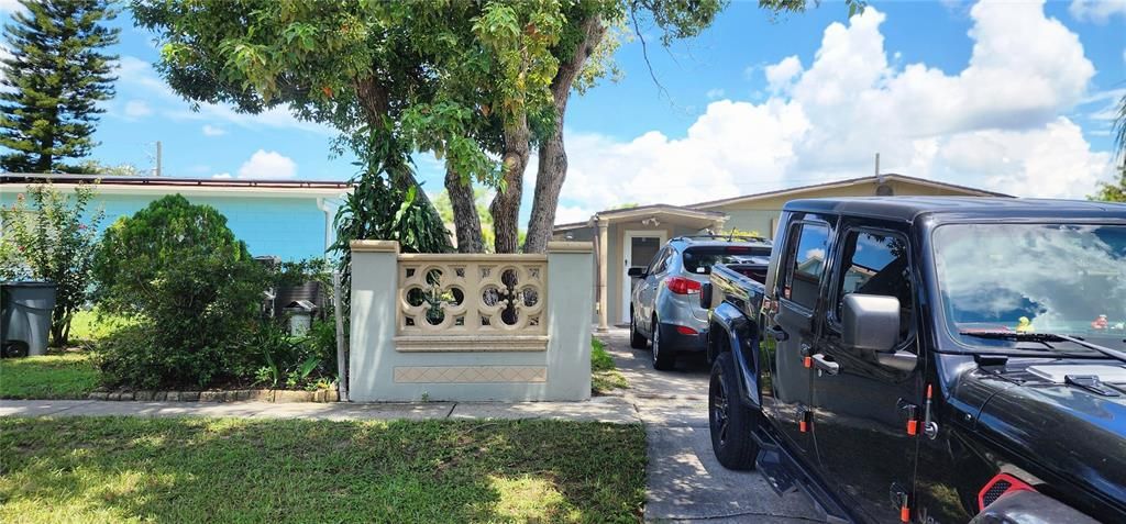 合同活跃: $290,000 (3 贝兹, 1 浴室, 1050 平方英尺)