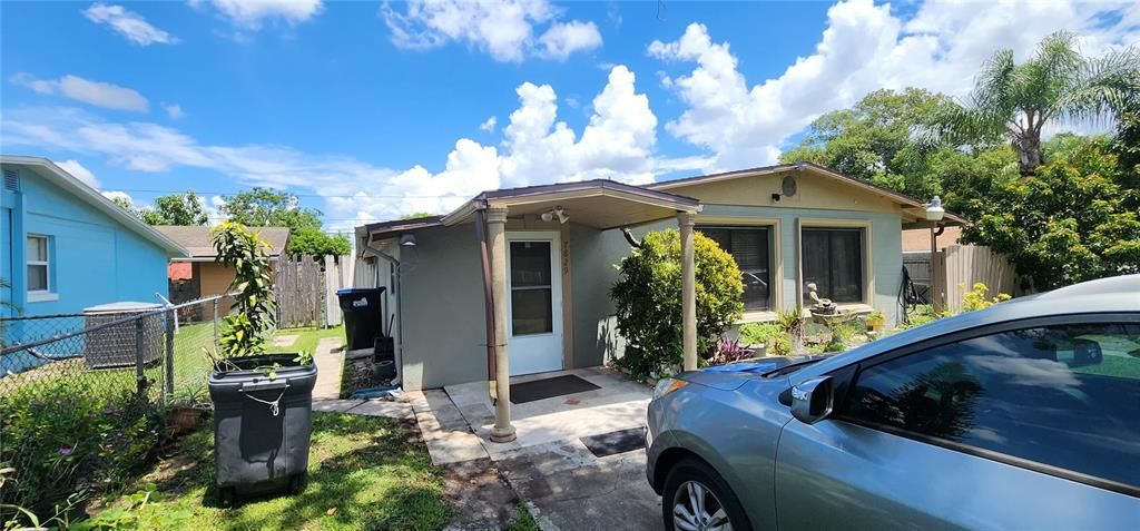 合同活跃: $290,000 (3 贝兹, 1 浴室, 1050 平方英尺)