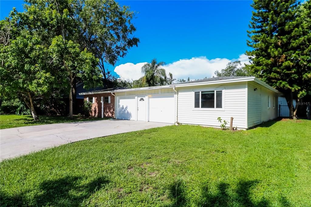 Active With Contract: $349,000 (3 beds, 2 baths, 1860 Square Feet)