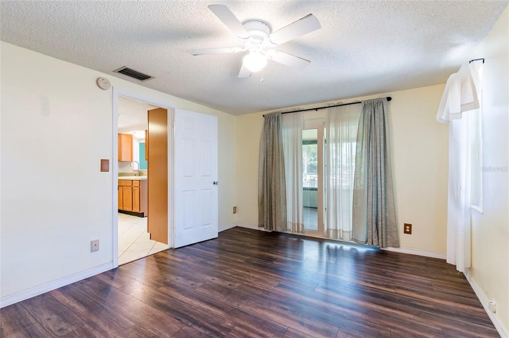 For Sale: $287,000 (3 beds, 2 baths, 1517 Square Feet)