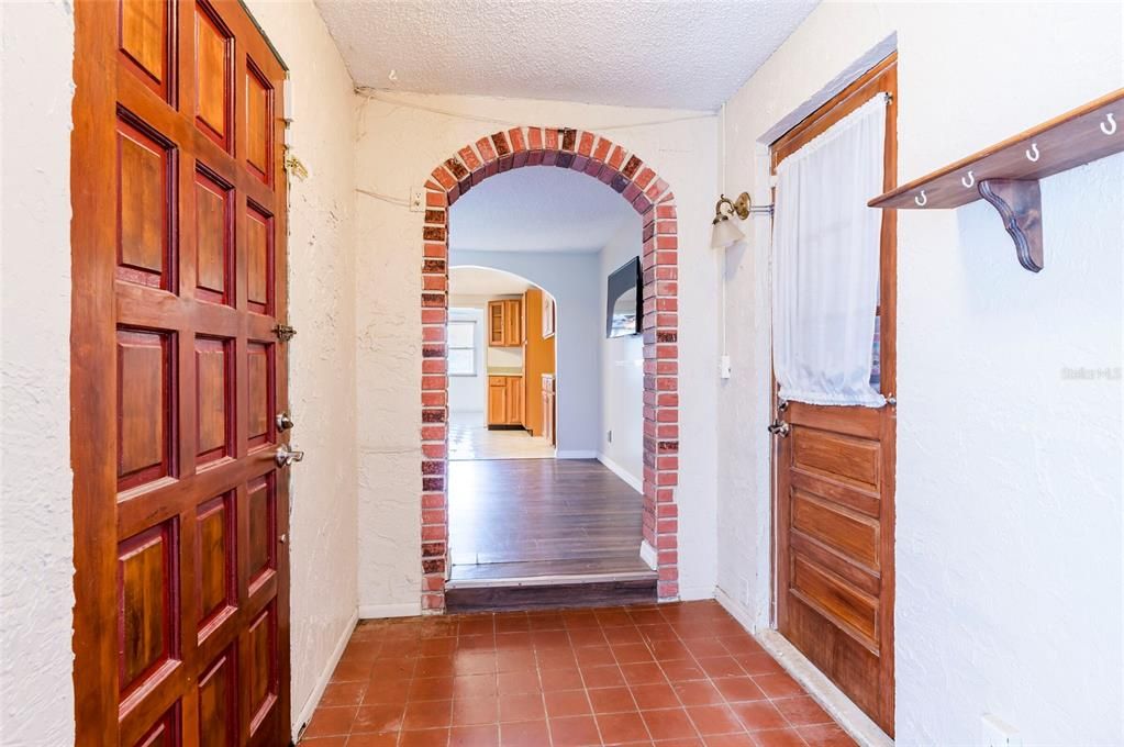 For Sale: $287,000 (3 beds, 2 baths, 1517 Square Feet)