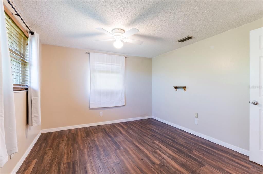 For Sale: $287,000 (3 beds, 2 baths, 1517 Square Feet)