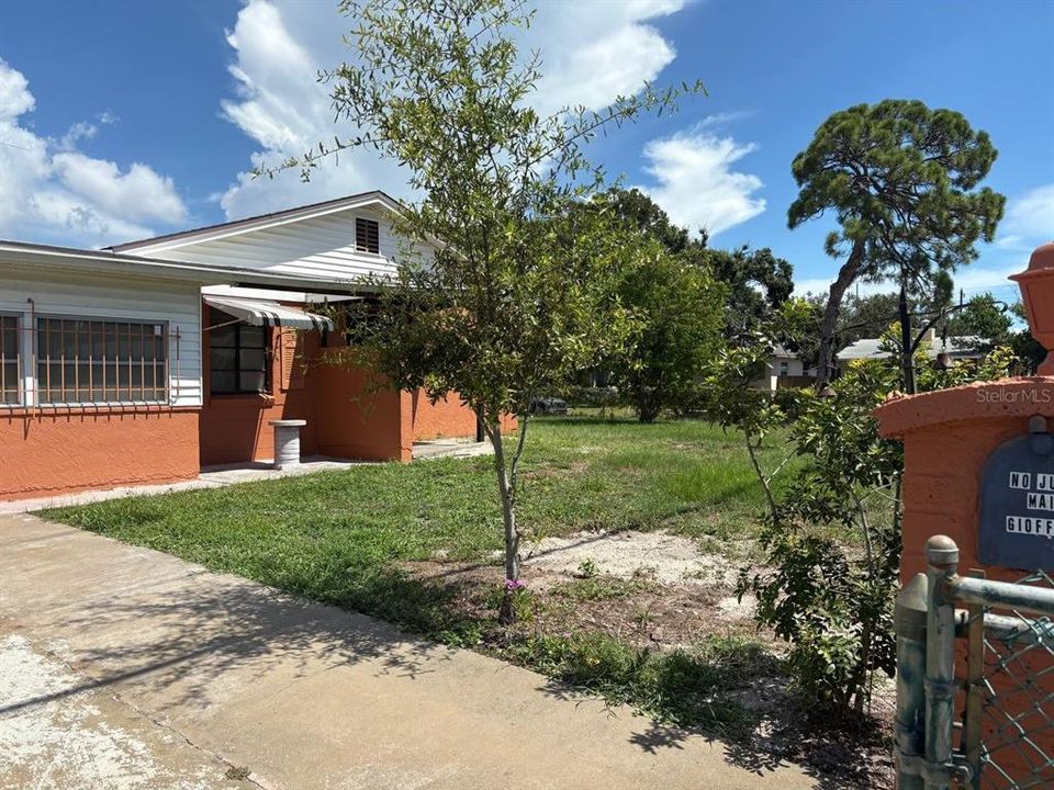 Activo con contrato: $275,000 (2 camas, 1 baños, 874 Pies cuadrados)