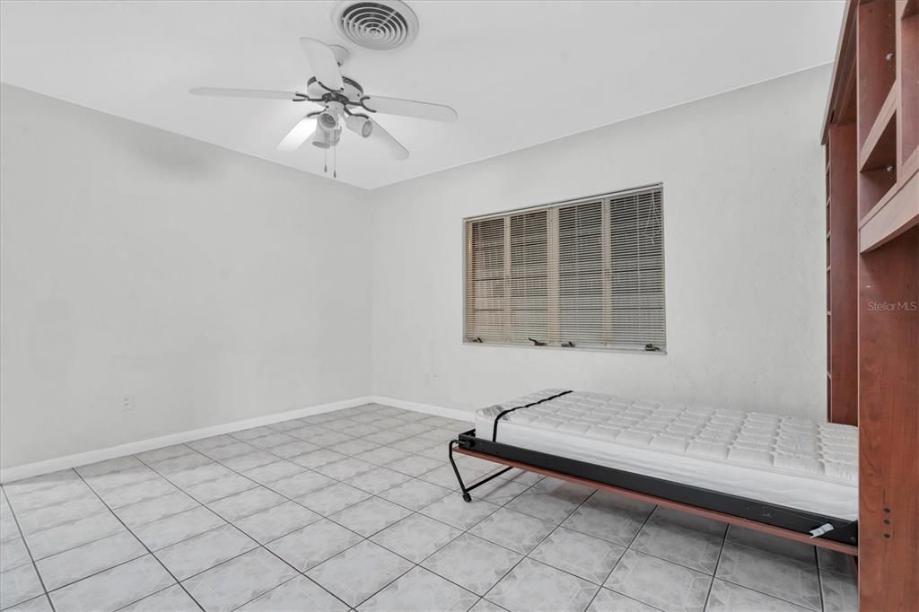 Activo con contrato: $275,000 (2 camas, 1 baños, 874 Pies cuadrados)