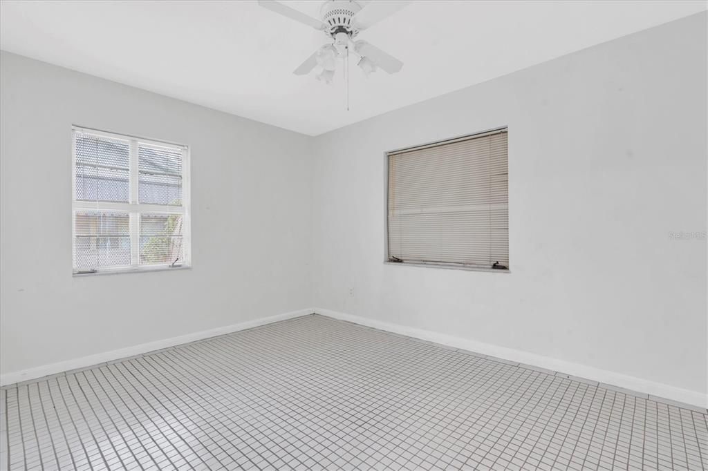 Activo con contrato: $275,000 (2 camas, 1 baños, 874 Pies cuadrados)