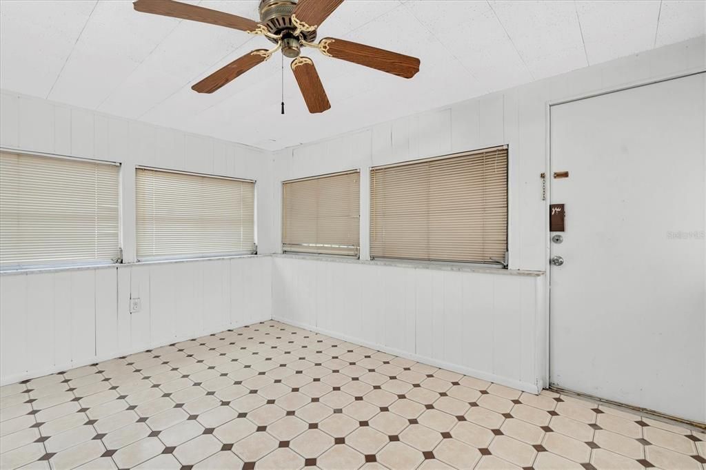 Activo con contrato: $275,000 (2 camas, 1 baños, 874 Pies cuadrados)