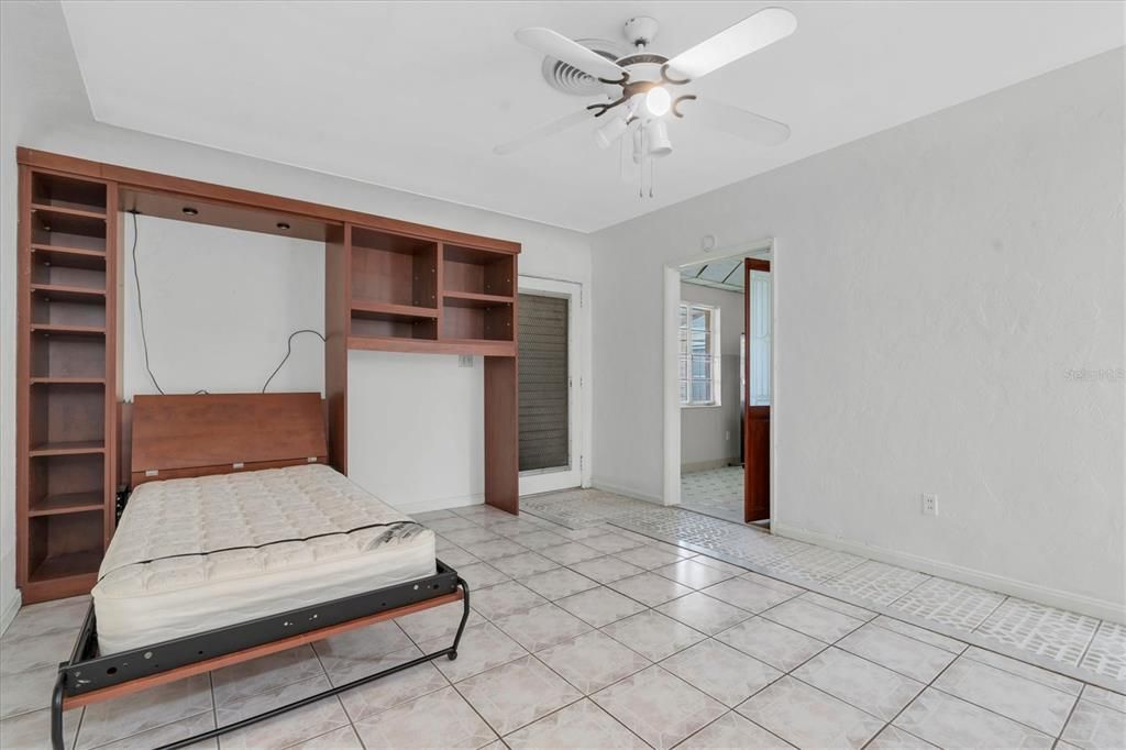 Activo con contrato: $275,000 (2 camas, 1 baños, 874 Pies cuadrados)