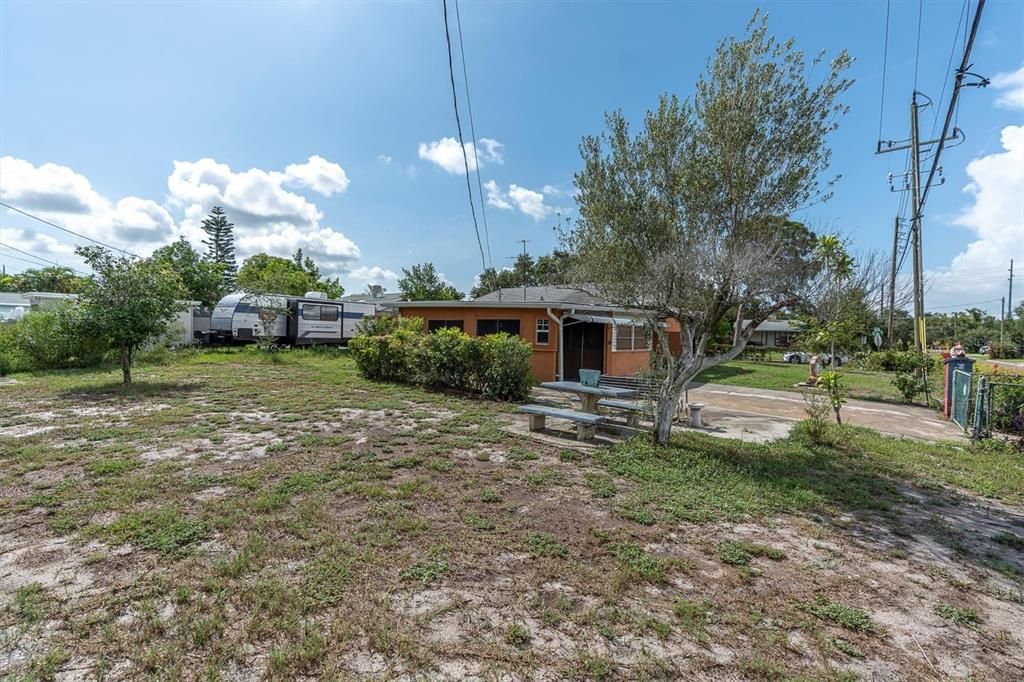 Activo con contrato: $275,000 (2 camas, 1 baños, 874 Pies cuadrados)