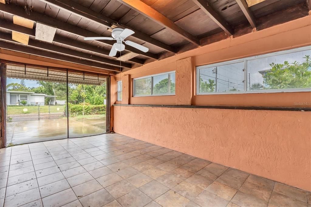 Activo con contrato: $275,000 (2 camas, 1 baños, 874 Pies cuadrados)