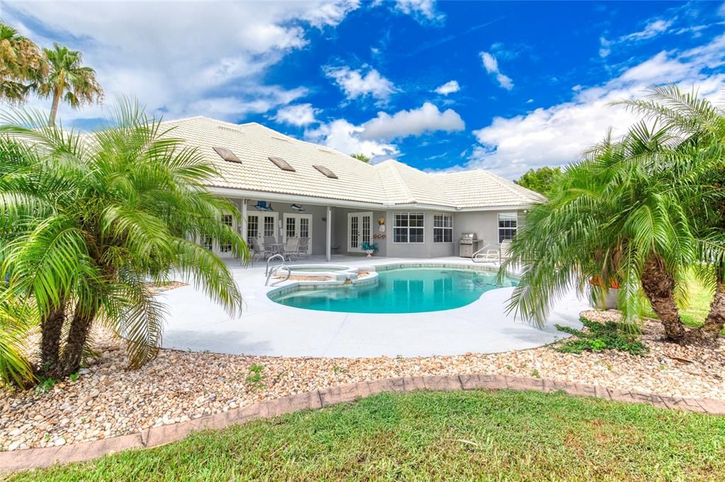 For Sale: $839,900 (4 beds, 2 baths, 3647 Square Feet)