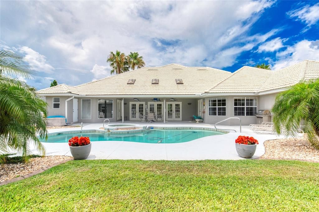 For Sale: $839,900 (4 beds, 2 baths, 3647 Square Feet)