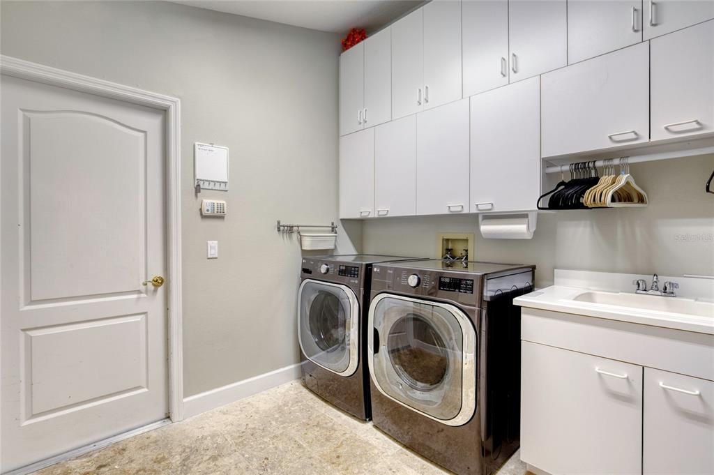 For Sale: $839,900 (4 beds, 2 baths, 3647 Square Feet)