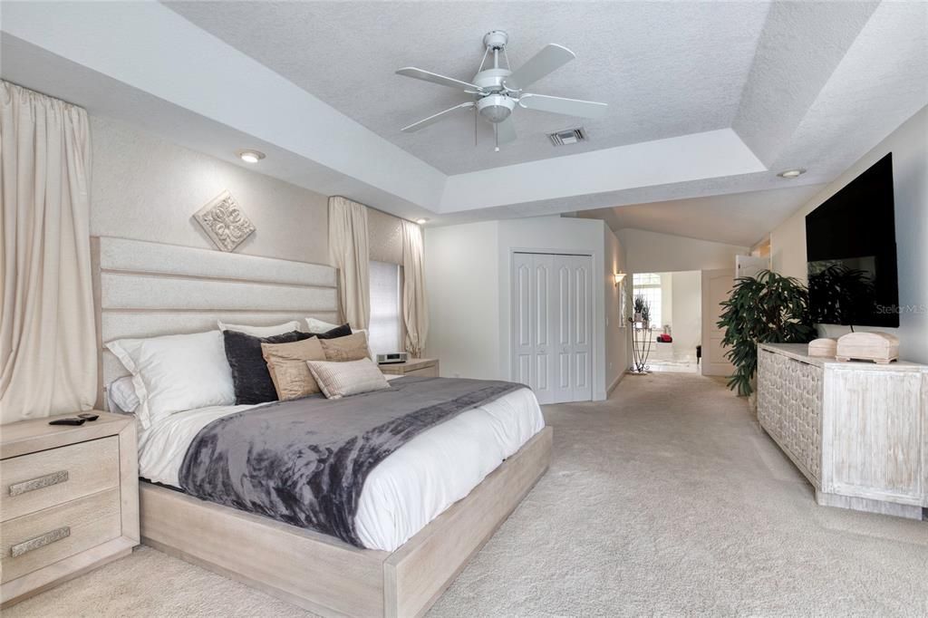 For Sale: $839,900 (4 beds, 2 baths, 3647 Square Feet)