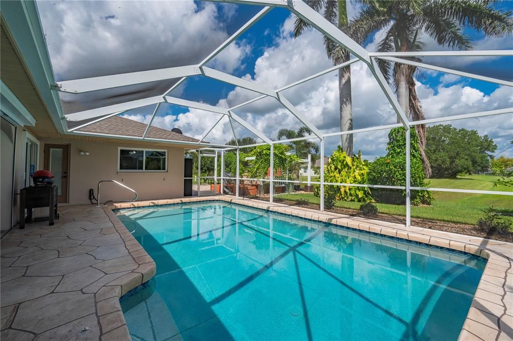 For Sale: $575,000 (3 beds, 2 baths, 2322 Square Feet)