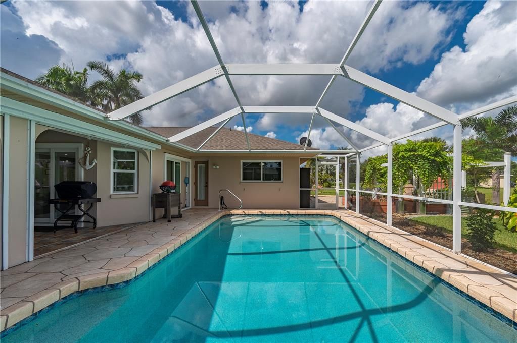 For Sale: $575,000 (3 beds, 2 baths, 2322 Square Feet)