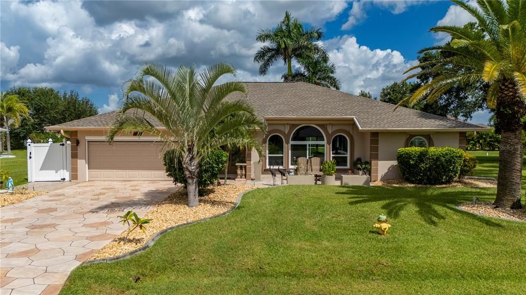 For Sale: $575,000 (3 beds, 2 baths, 2322 Square Feet)