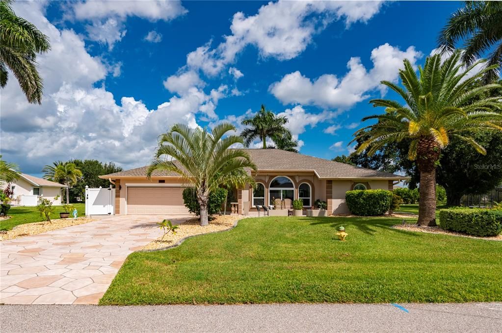 For Sale: $575,000 (3 beds, 2 baths, 2322 Square Feet)