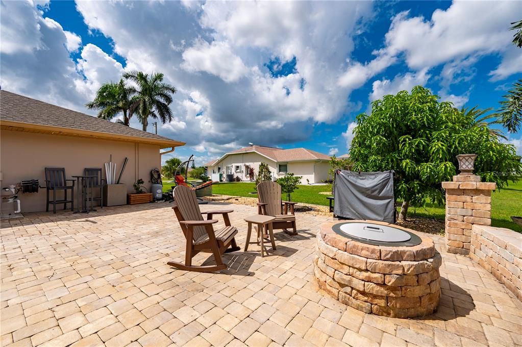 For Sale: $575,000 (3 beds, 2 baths, 2322 Square Feet)