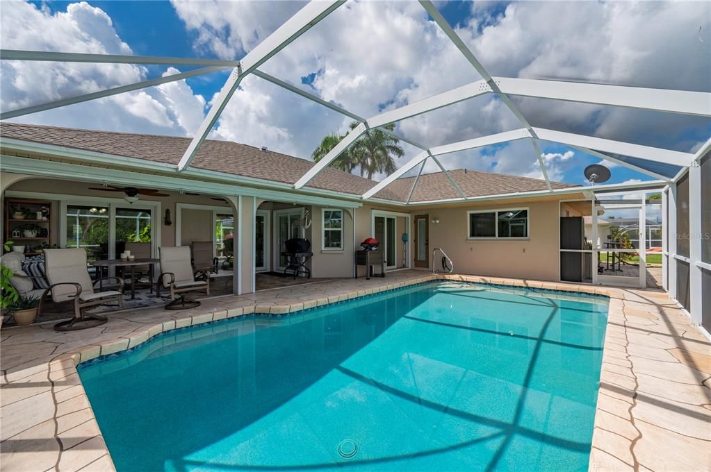 For Sale: $575,000 (3 beds, 2 baths, 2322 Square Feet)