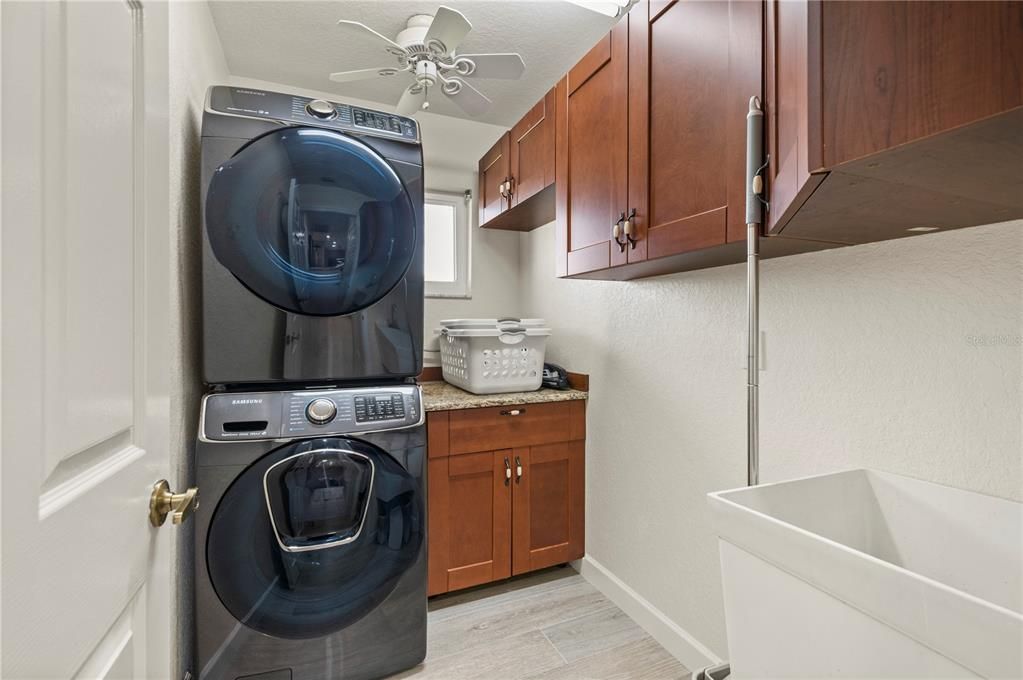 For Sale: $575,000 (3 beds, 2 baths, 2322 Square Feet)