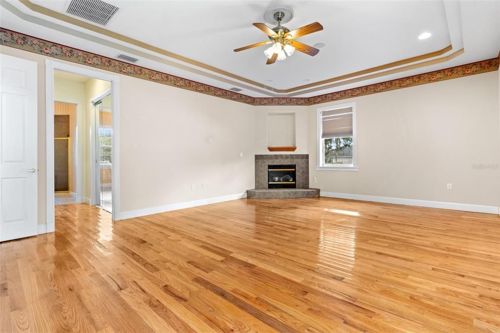 Activo con contrato: $889,900 (3 camas, 3 baños, 3585 Pies cuadrados)