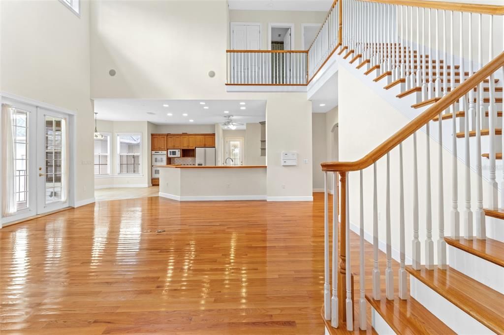 Activo con contrato: $889,900 (3 camas, 3 baños, 3585 Pies cuadrados)