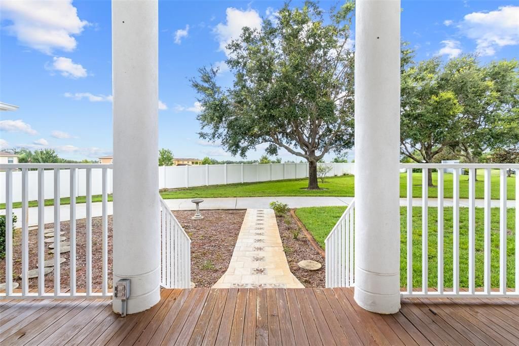 Activo con contrato: $889,900 (3 camas, 3 baños, 3585 Pies cuadrados)