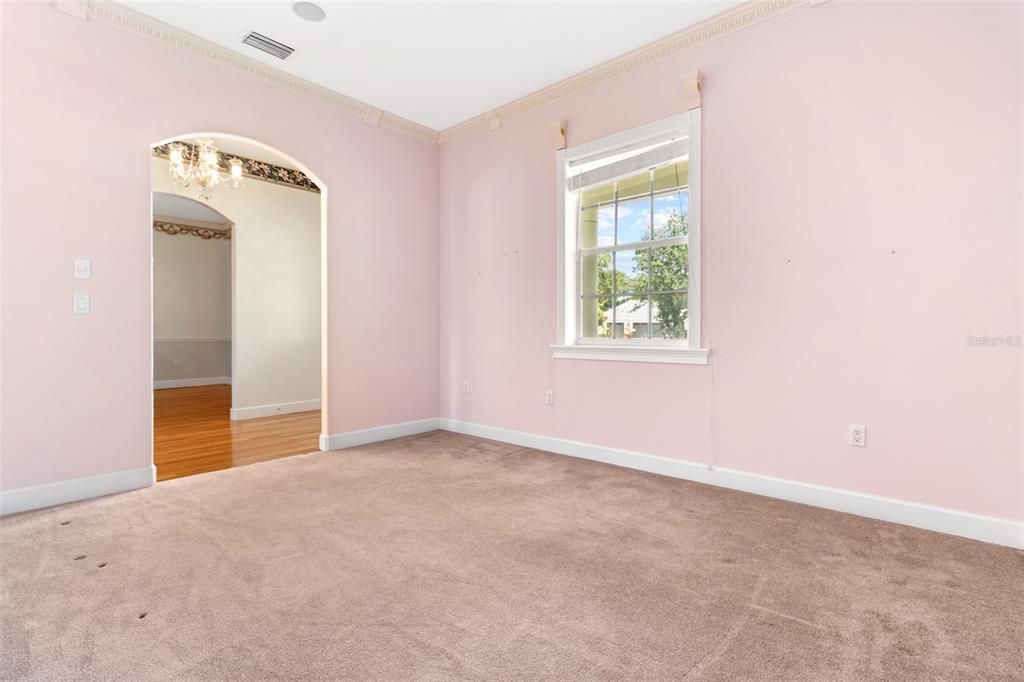 Activo con contrato: $889,900 (3 camas, 3 baños, 3585 Pies cuadrados)