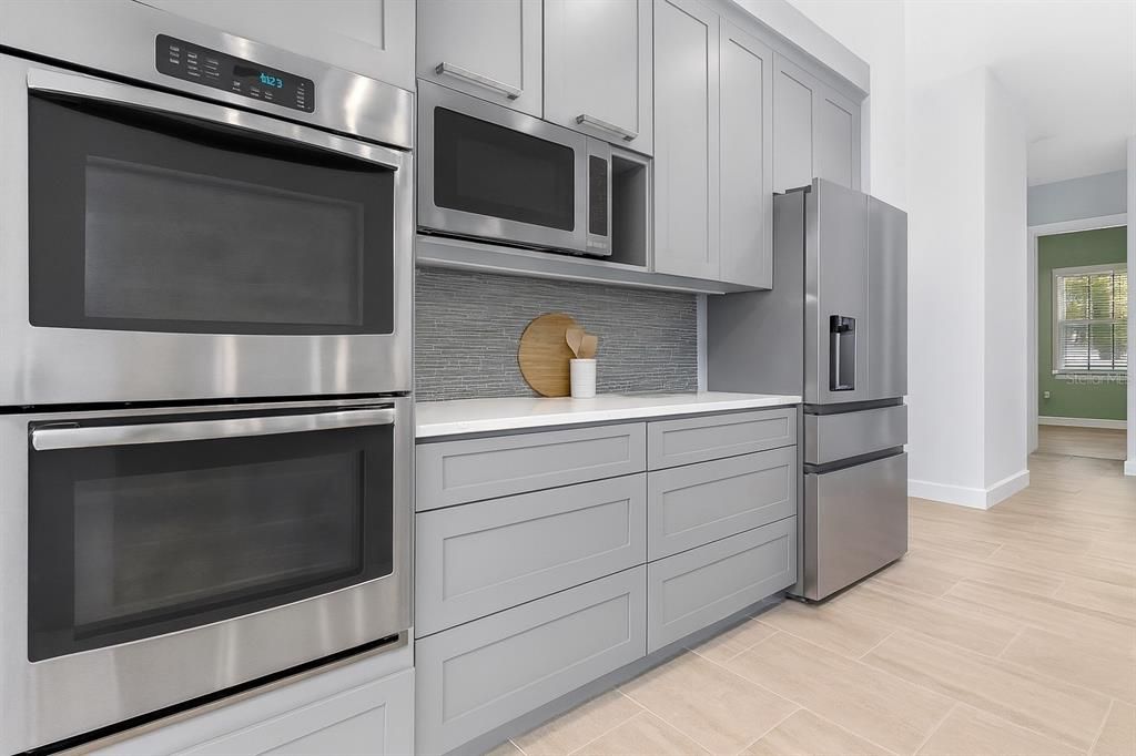 Activo con contrato: $889,900 (3 camas, 3 baños, 3585 Pies cuadrados)