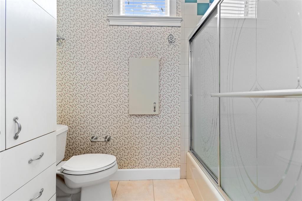 Activo con contrato: $889,900 (3 camas, 3 baños, 3585 Pies cuadrados)