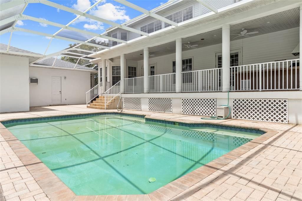 Activo con contrato: $889,900 (3 camas, 3 baños, 3585 Pies cuadrados)