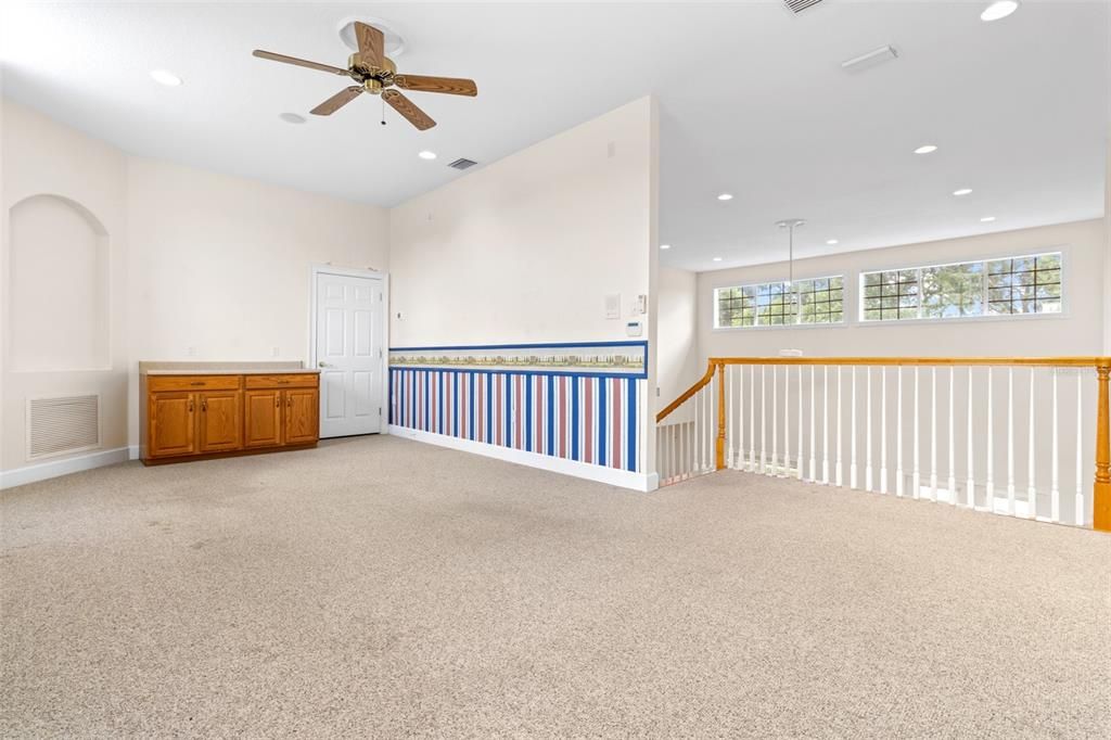 Activo con contrato: $889,900 (3 camas, 3 baños, 3585 Pies cuadrados)