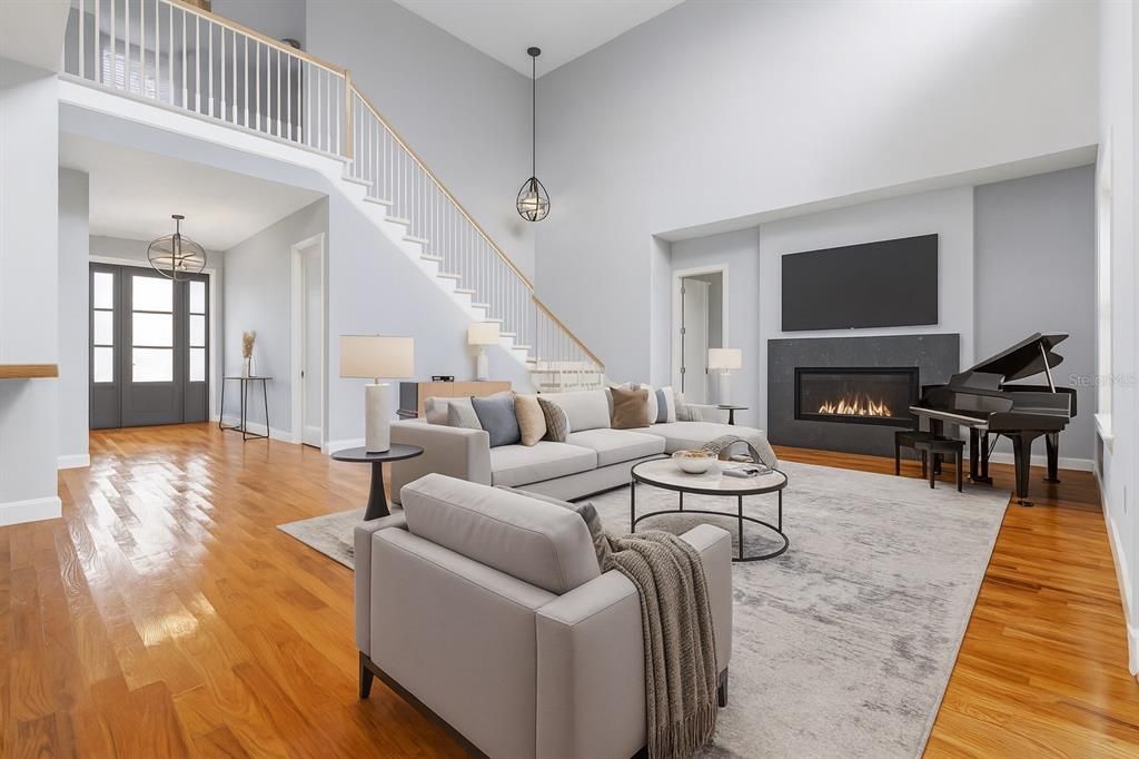 Activo con contrato: $889,900 (3 camas, 3 baños, 3585 Pies cuadrados)