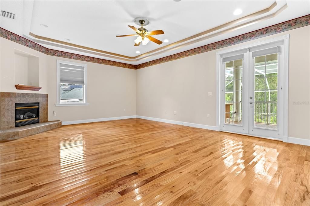 Activo con contrato: $889,900 (3 camas, 3 baños, 3585 Pies cuadrados)