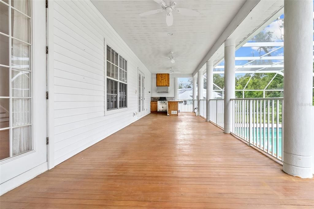 Activo con contrato: $889,900 (3 camas, 3 baños, 3585 Pies cuadrados)