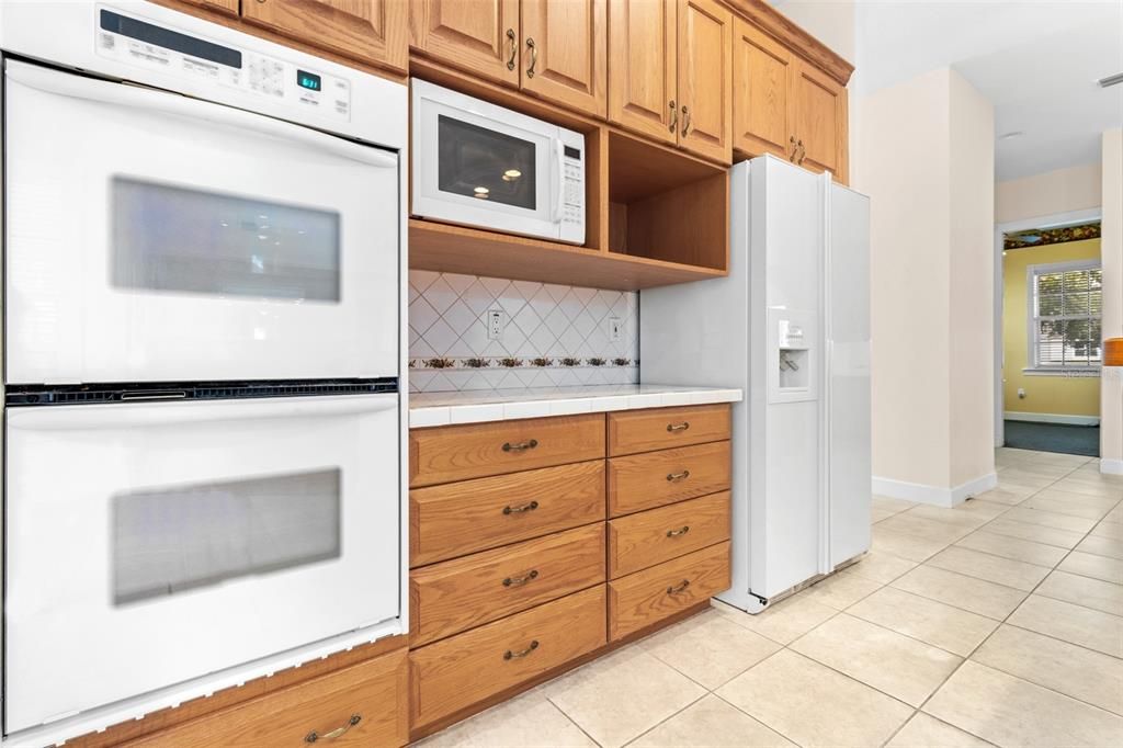 Activo con contrato: $889,900 (3 camas, 3 baños, 3585 Pies cuadrados)