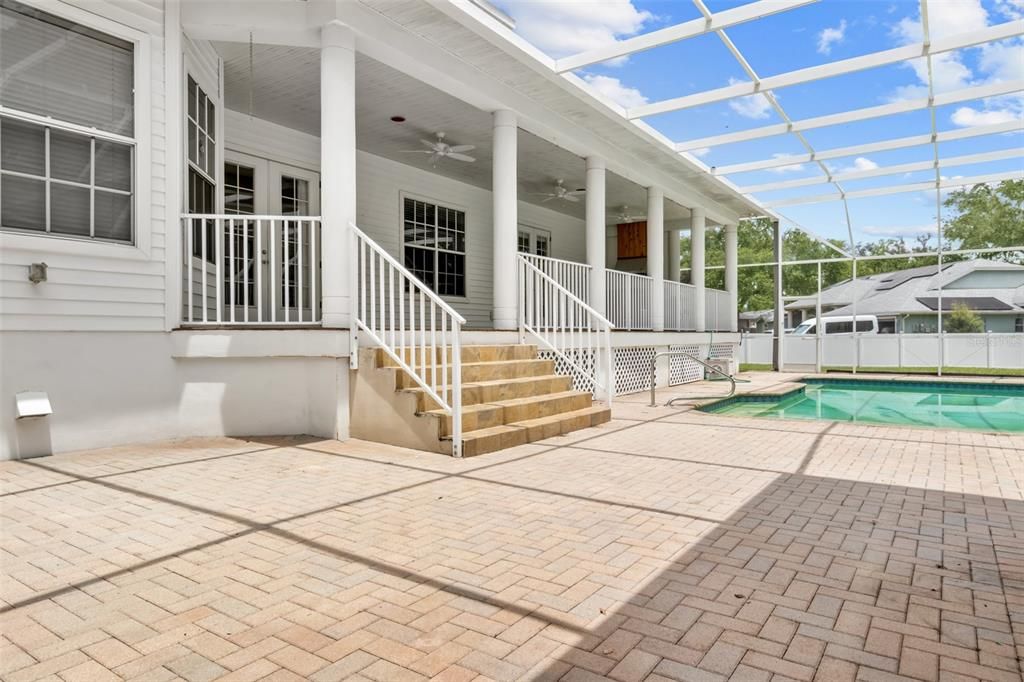 Activo con contrato: $889,900 (3 camas, 3 baños, 3585 Pies cuadrados)