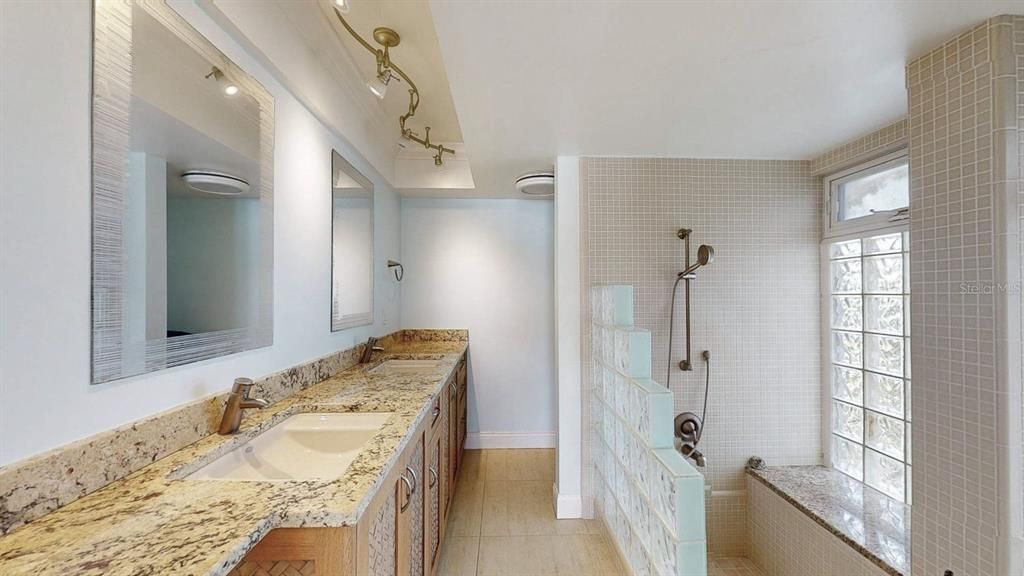 En Renta: $6,900 (3 camas, 3 baños, 2305 Pies cuadrados)