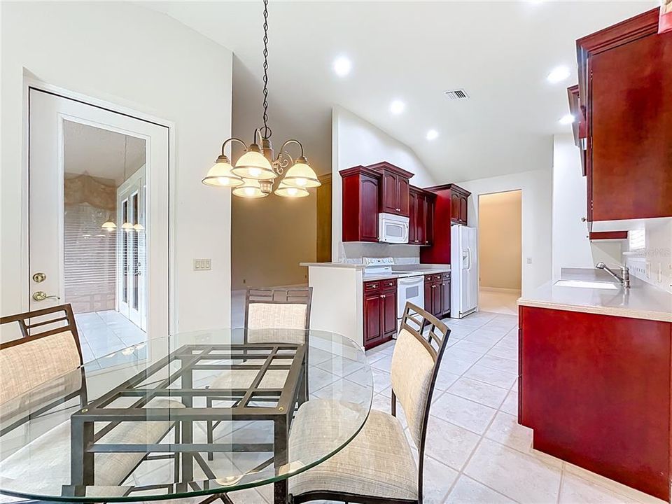 En Venta: $339,000 (3 camas, 2 baños, 2010 Pies cuadrados)