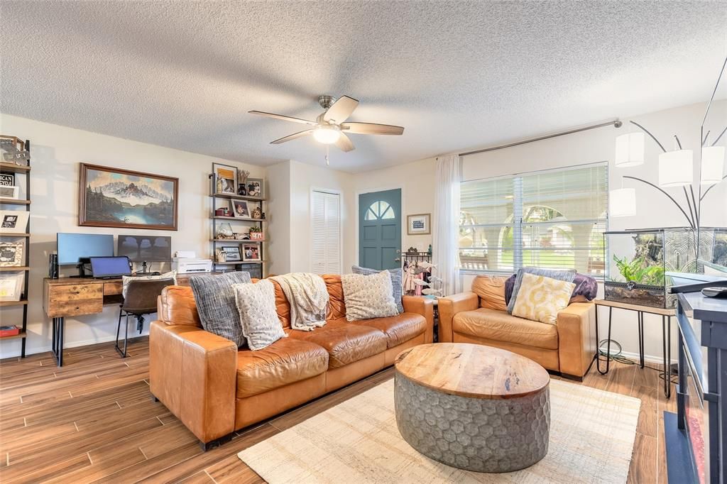 Activo con contrato: $314,900 (3 camas, 2 baños, 1162 Pies cuadrados)