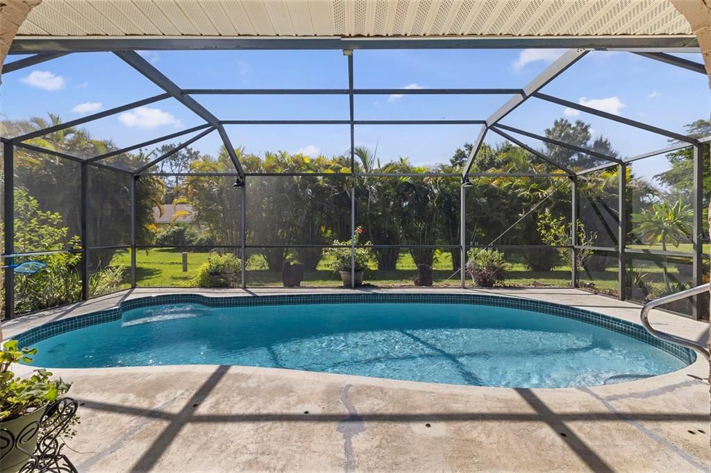 Active With Contract: $406,000 (3 beds, 2 baths, 1957 Square Feet)