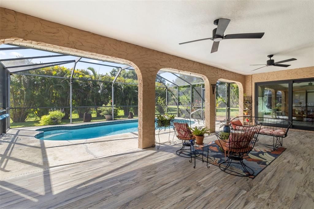 Active With Contract: $406,000 (3 beds, 2 baths, 1957 Square Feet)